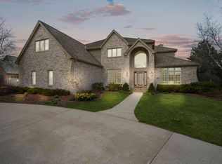 19460 Legend Ct, Brookfield, WI 53045