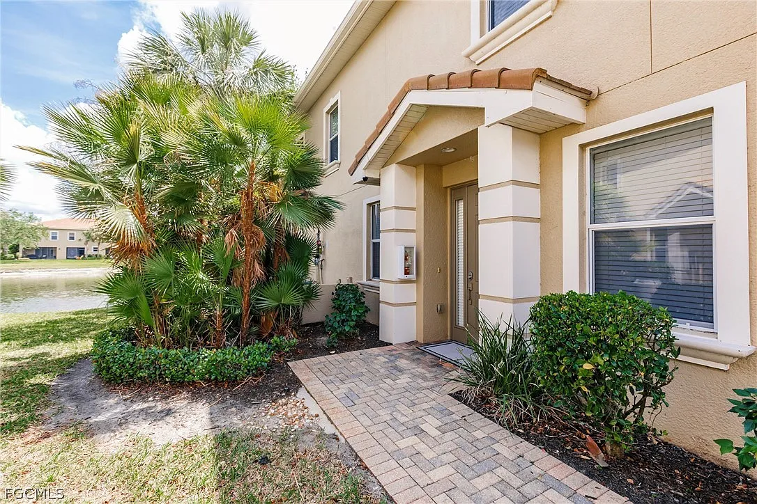 3 bed, 2.5 bath, 1821 sqft, $2,500 — Photo 4