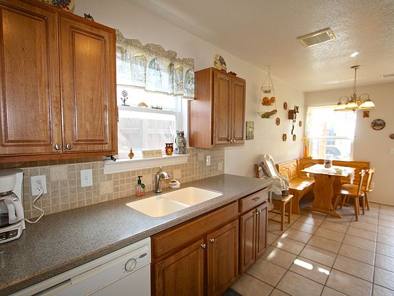 3rd image of 9220 Snowberry Dr