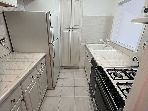 4th image of 301 E 79th St APT 12K