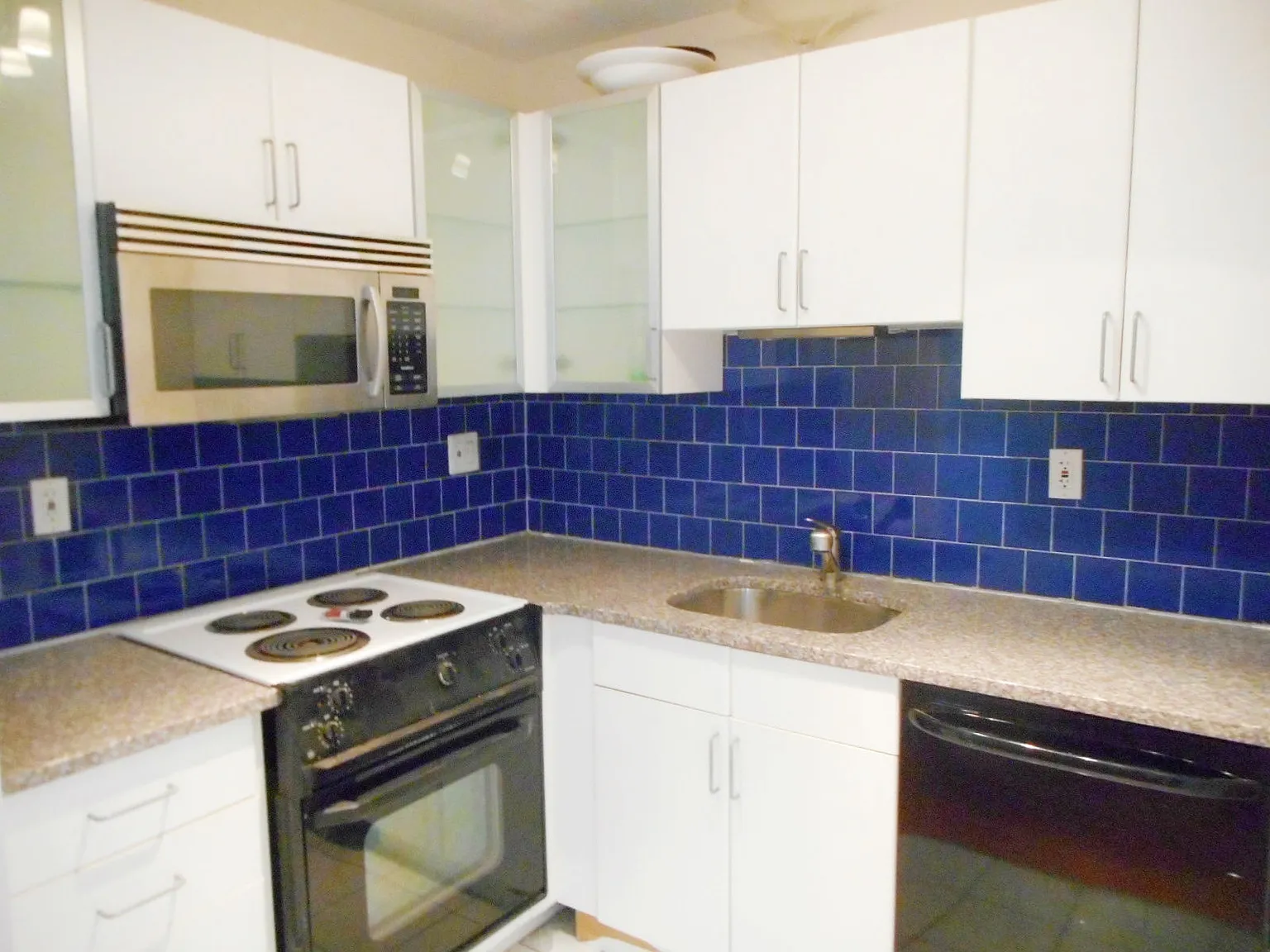 2 bed, 700 sqft, $2,800 — Photo 1