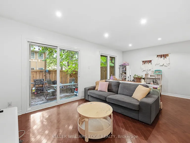 1270 Gainsborough Dr #5 — Photo 9