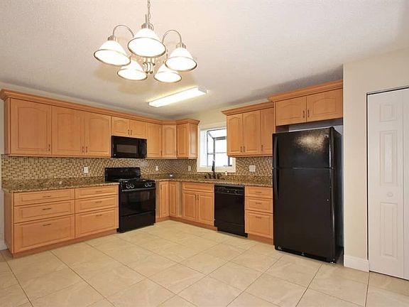 4th image of 6129 Blue Grass Cir