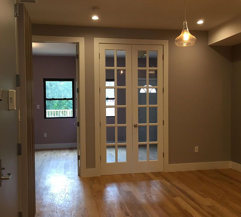 1st image of 2423 Dean St APT 3