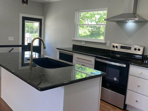 3rd image of 307 Westside Blvd NW