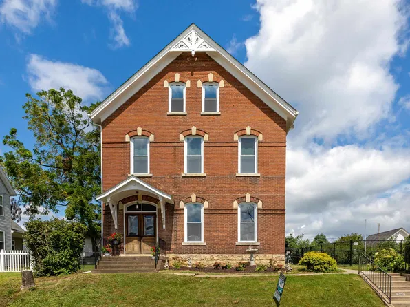 559 Clarke Dr, Dubuque, IA 52001