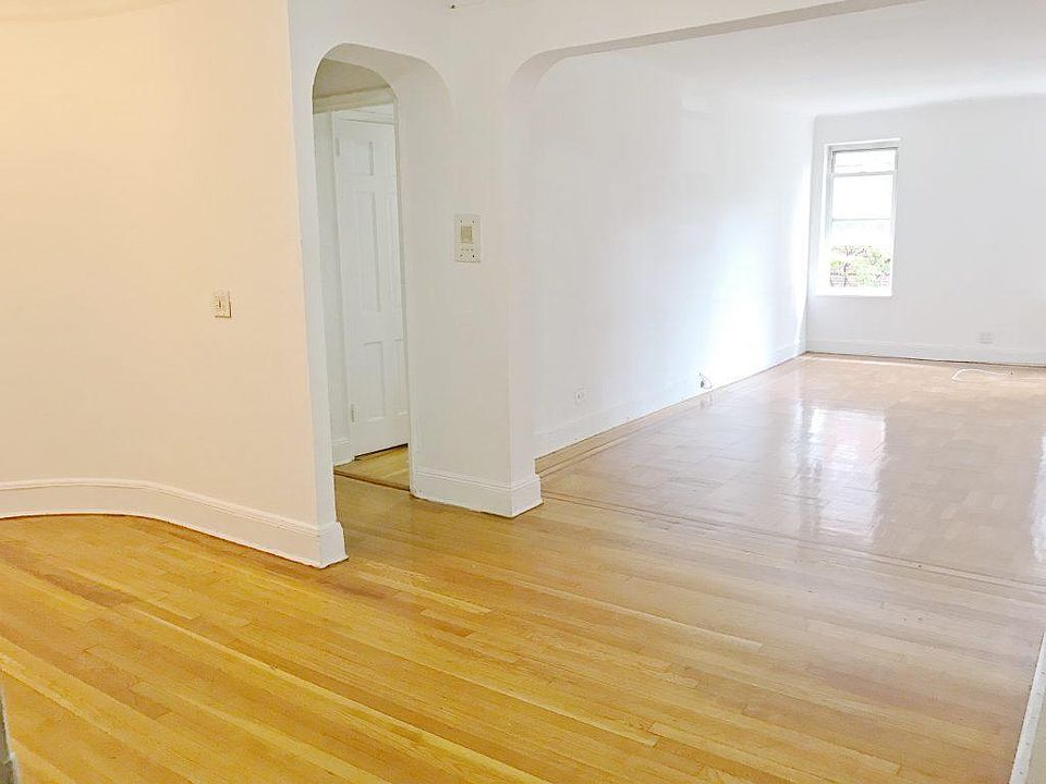 1st image of 610 Victory Blvd APT 6J