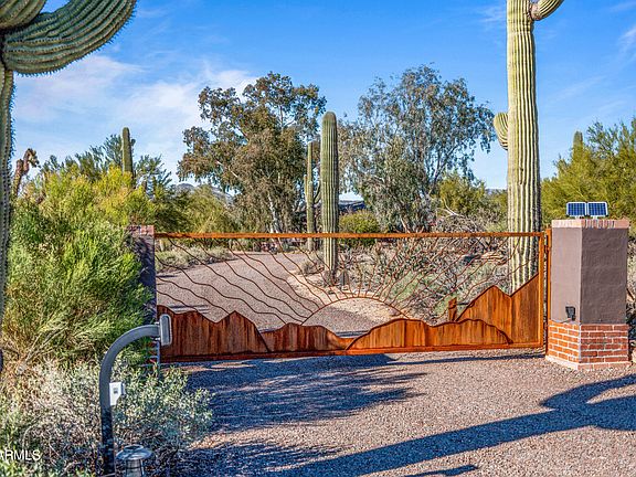 3rd image of 5512 E EL SENDERO Drive