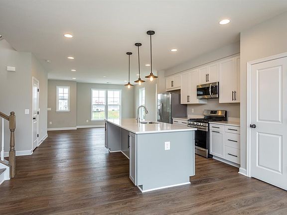 4th image of 3452 Crepe Myrtle Dr