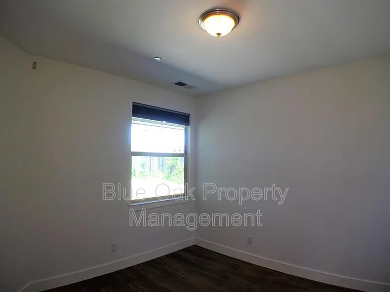 1584 Champlain Way — Photo 11