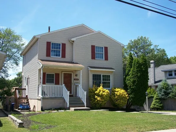 3249 47th St, Pennsauken, NJ 08109