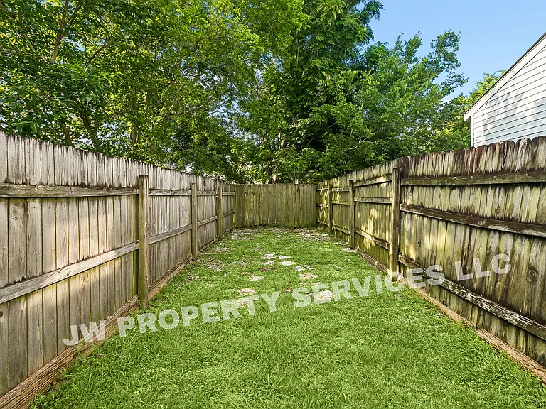 2522-24 N Tonti St — Photo 12