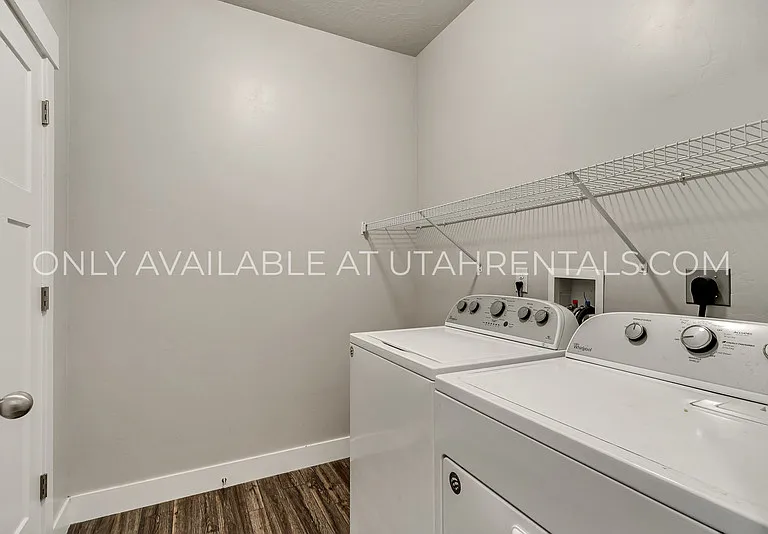 97 W Silver Springs Dr — Photo 10