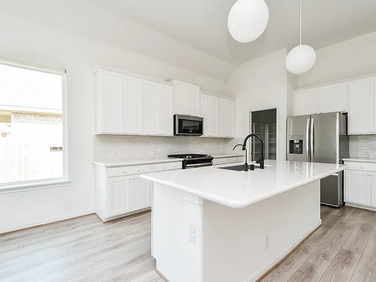8215 Longear Ln — Photo 15