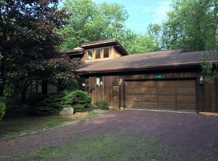 218 Larch Oval, Tobyhanna, PA