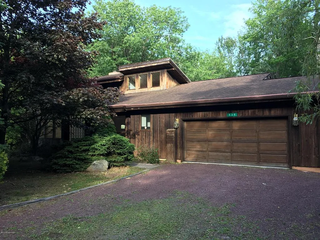 218 Larch Oval photo 1