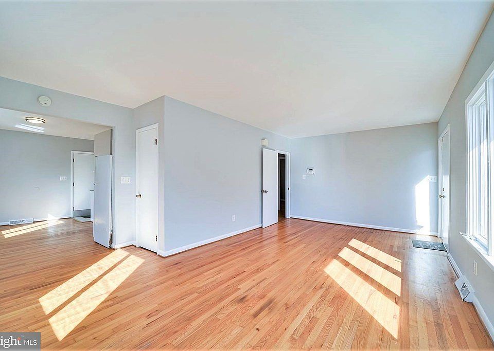 1st image of 1912 S Glebe Rd