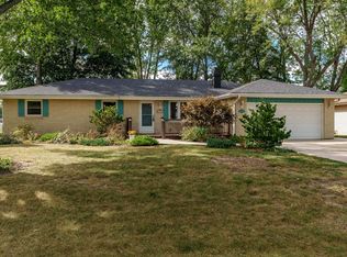 10320 Bluebonnet Dr, Machesney Park, IL 61115