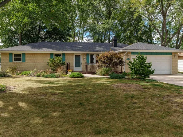 10320 Bluebonnet Dr, Machesney Park, IL 61115