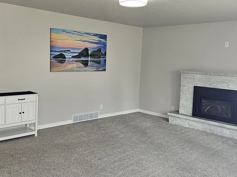 809 Quincy St — Photo 2