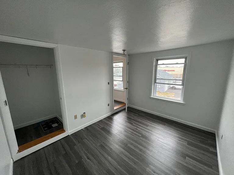 592 Lafayette Rd #6 — Photo 8