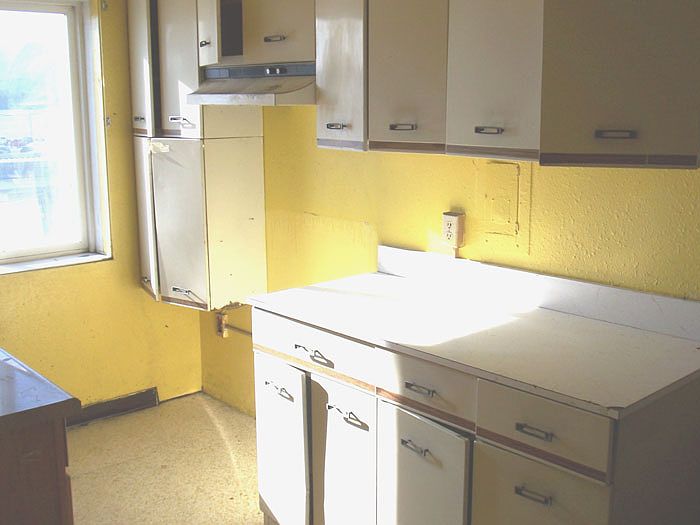 2nd image of 2415 Hemlock Ave