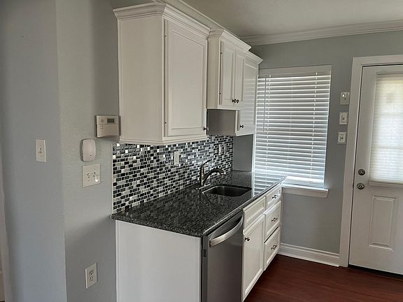 5th image of 305 Grand Ave