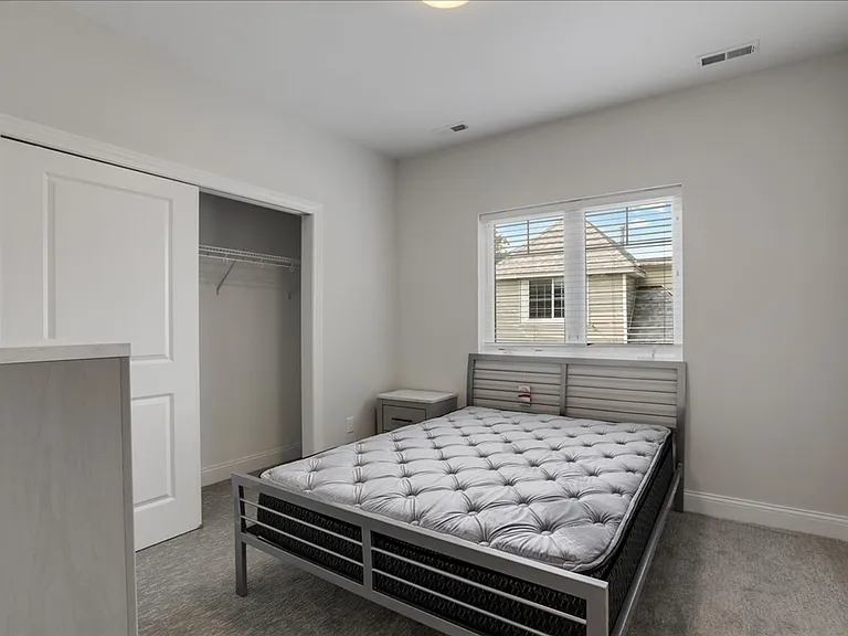 318 S State St — Photo 12
