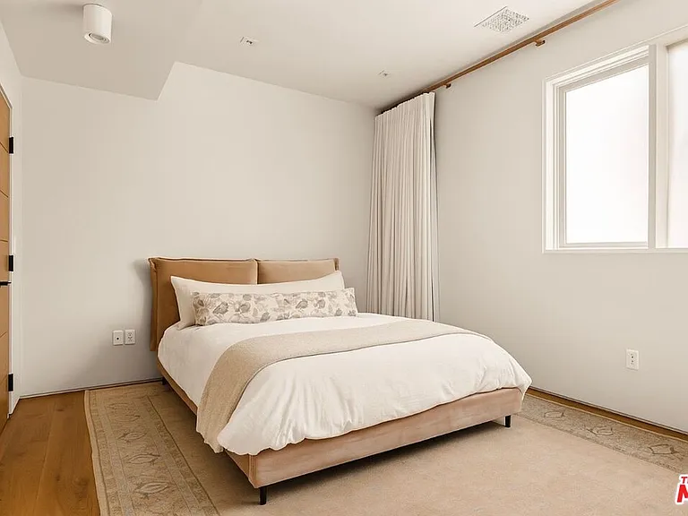 2341 Wilson Ave — Photo 18
