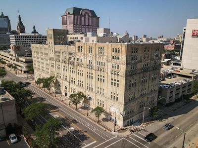 270 East Highland AVENUE #916, Milwaukee, WI, 53202