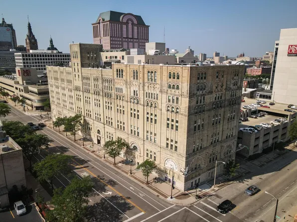 270 East Highland AVENUE #916, Milwaukee, WI 53202