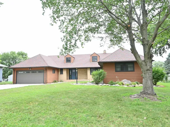708 S Kiel St, Holstein, IA 51025