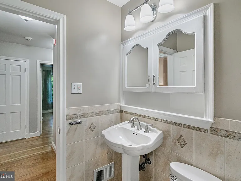 2108 48th St NW — Photo 22