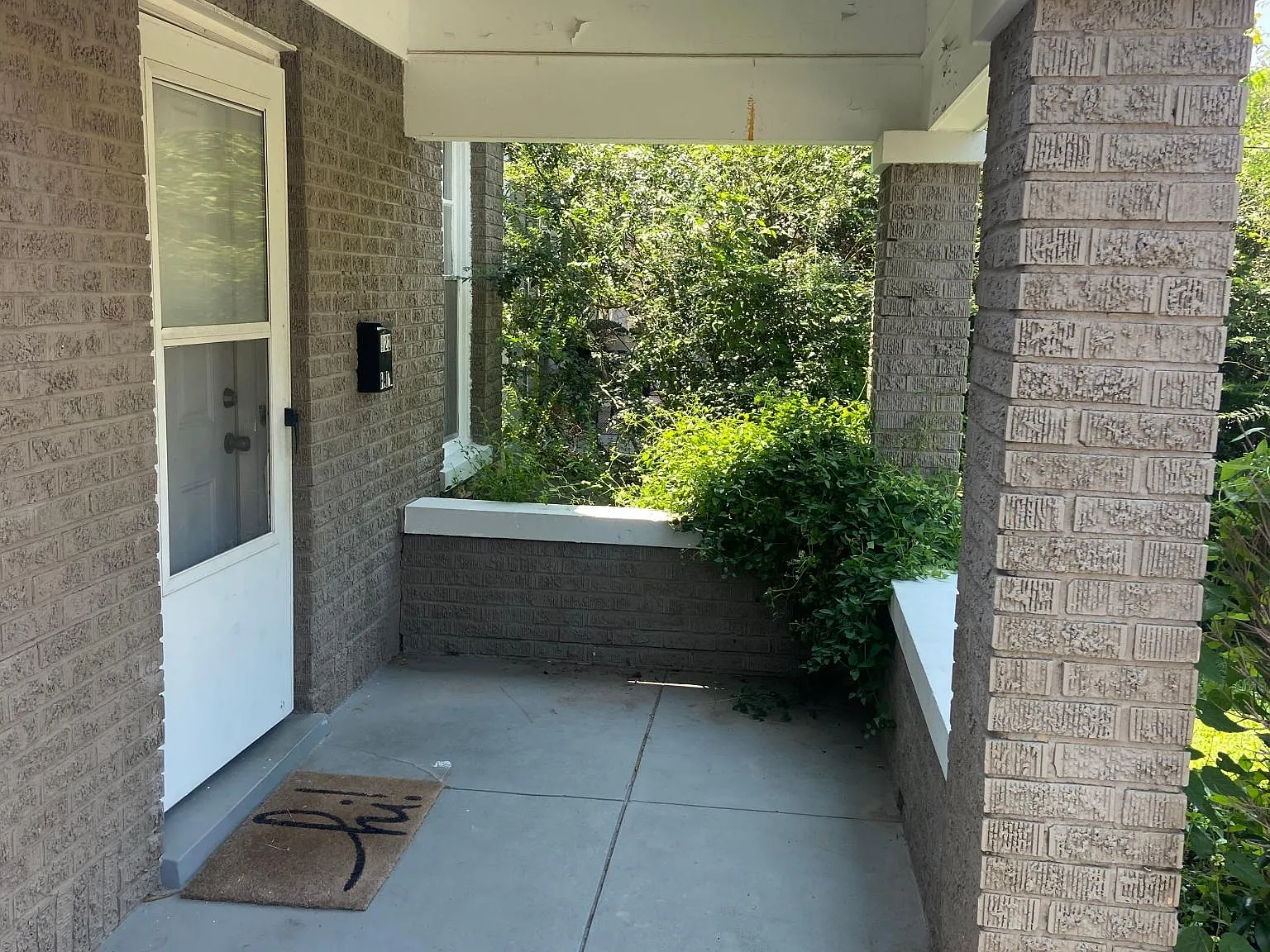 922 Meda St — Photo 2