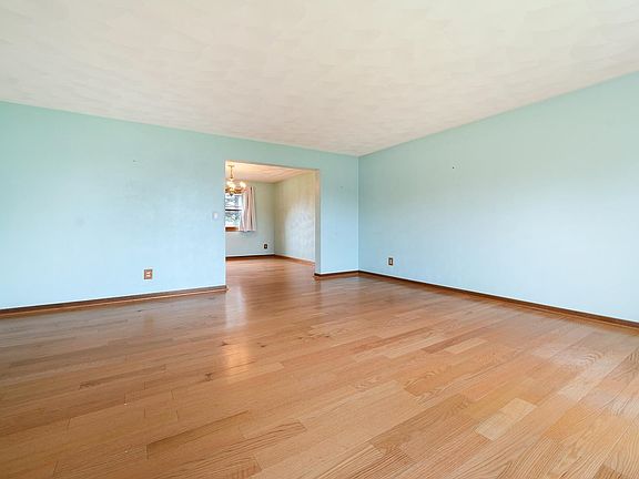 5th image of 4401 Windsor Ct