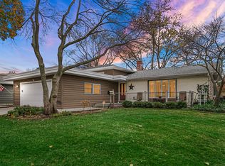 737 Burning Tree Ln, Naperville, IL 60563