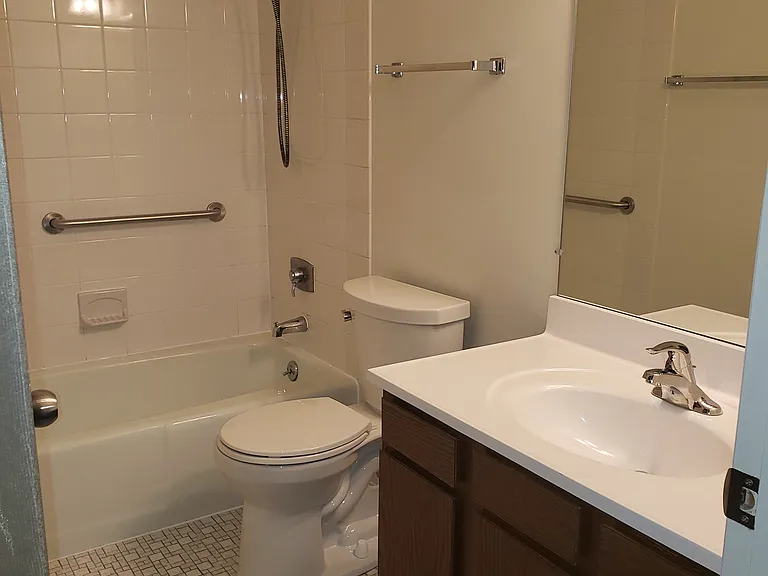 4312 Douglas Rd — Photo 5