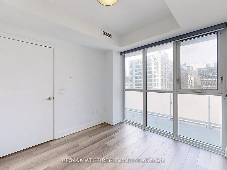 77 Mutual St #708 — Photo 23
