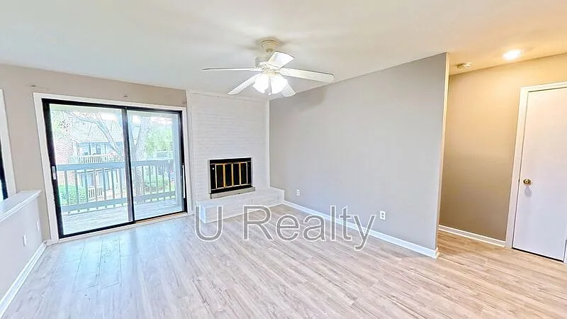 2 bed, 2.0 bath, 974 sqft, $1,395 — Photo 2