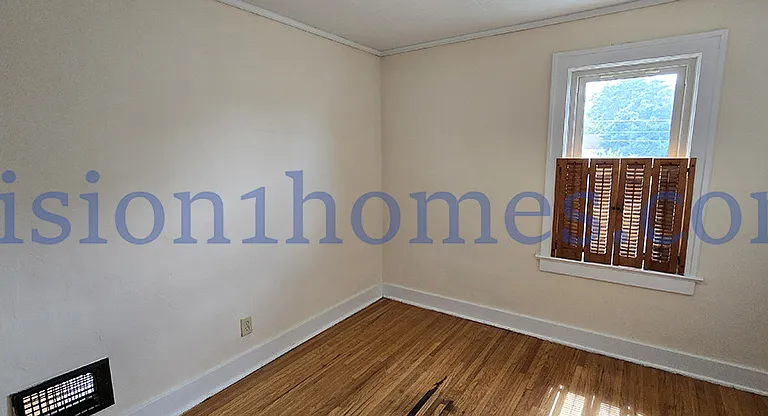 718 W Murphy St — Photo 2