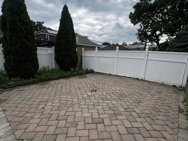 Sampson Ave — Photo 12