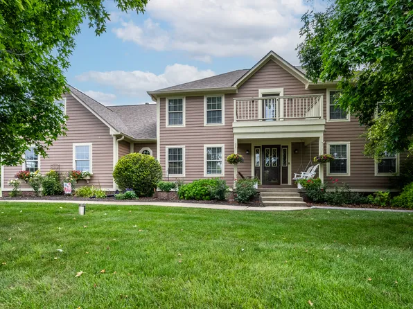 2584 E Fairway Village Dr, Greenfield, IN 46140