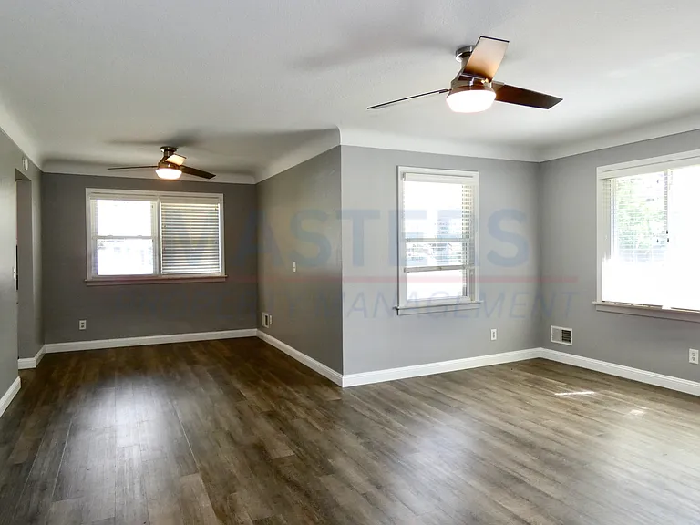 827 Wall St — Photo 5