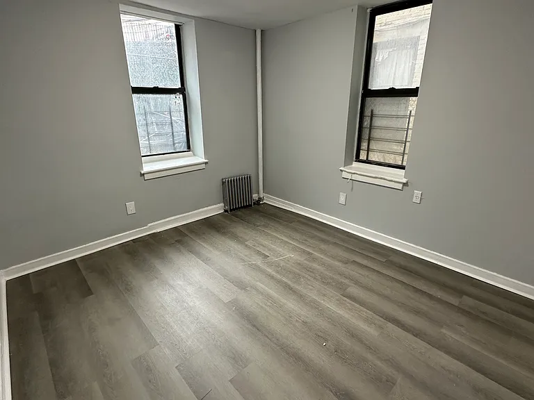 2 Van Cortlandt Park Ave #1SR — Photo 3