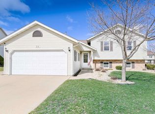 2132 Blue Heron Ct, Stoughton, WI 53589