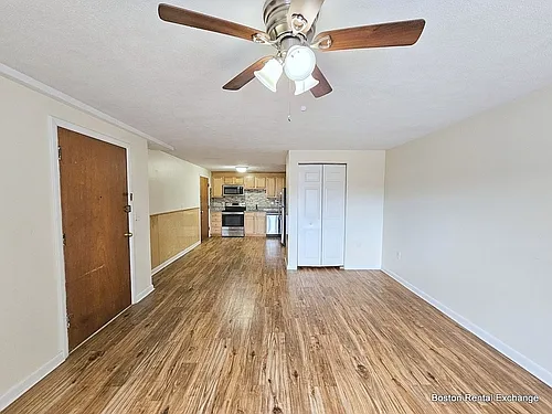Beautiful Sunny Modern Renovated 2 Bed! Heat & Pkg Incl! Cat Ok! At Malden, Ma — Photo 4