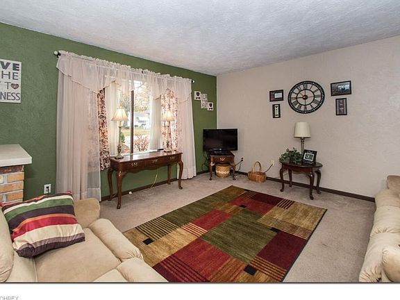 3rd image of 4500 Briarwood Dr