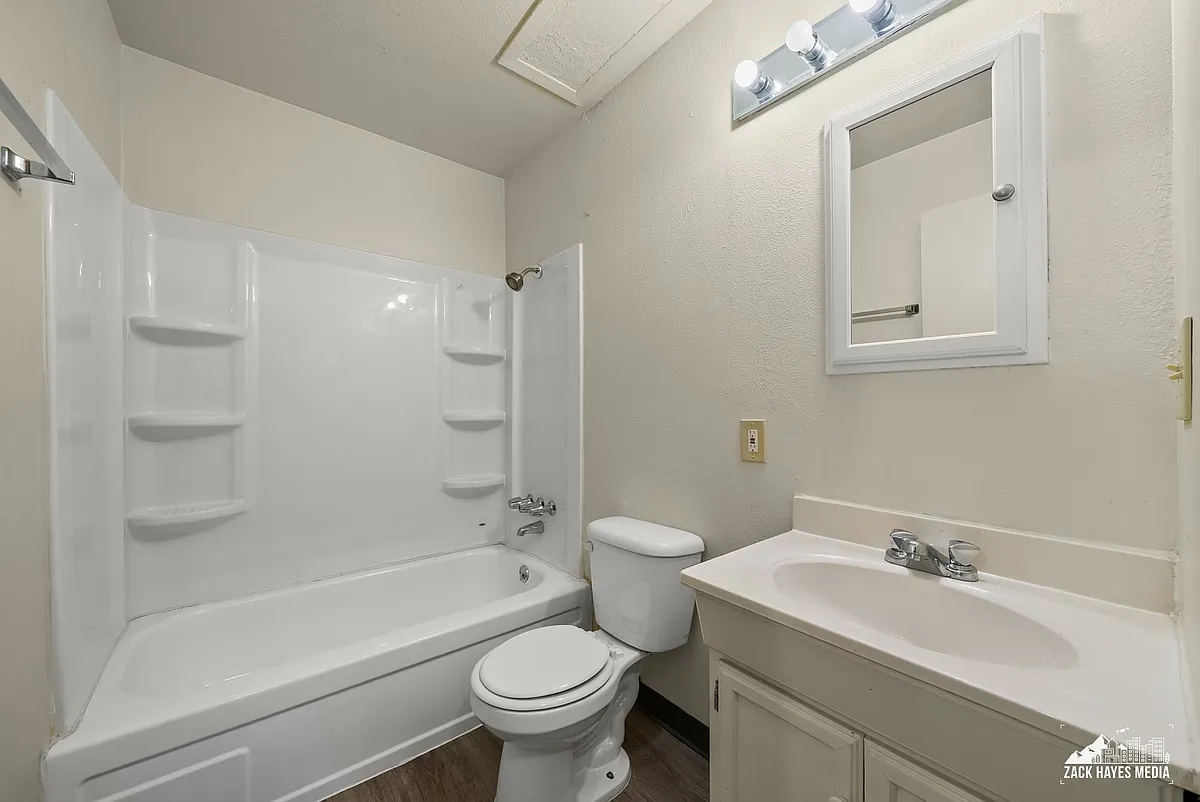 Building Photo - 618 Gambell St #23