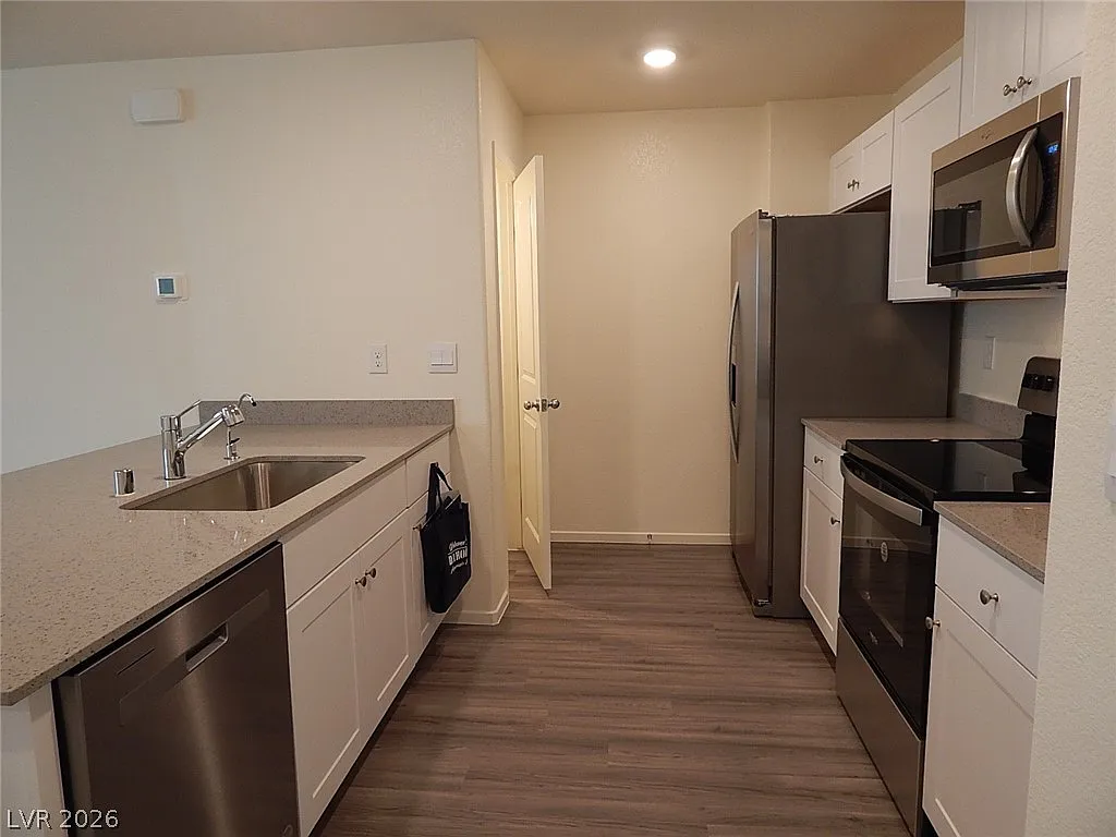 3 bed, 2.5 bath, 1319 sqft, $2,000 — Photo 2