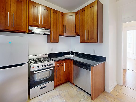 2nd image of 1301 Leavenworth St #22